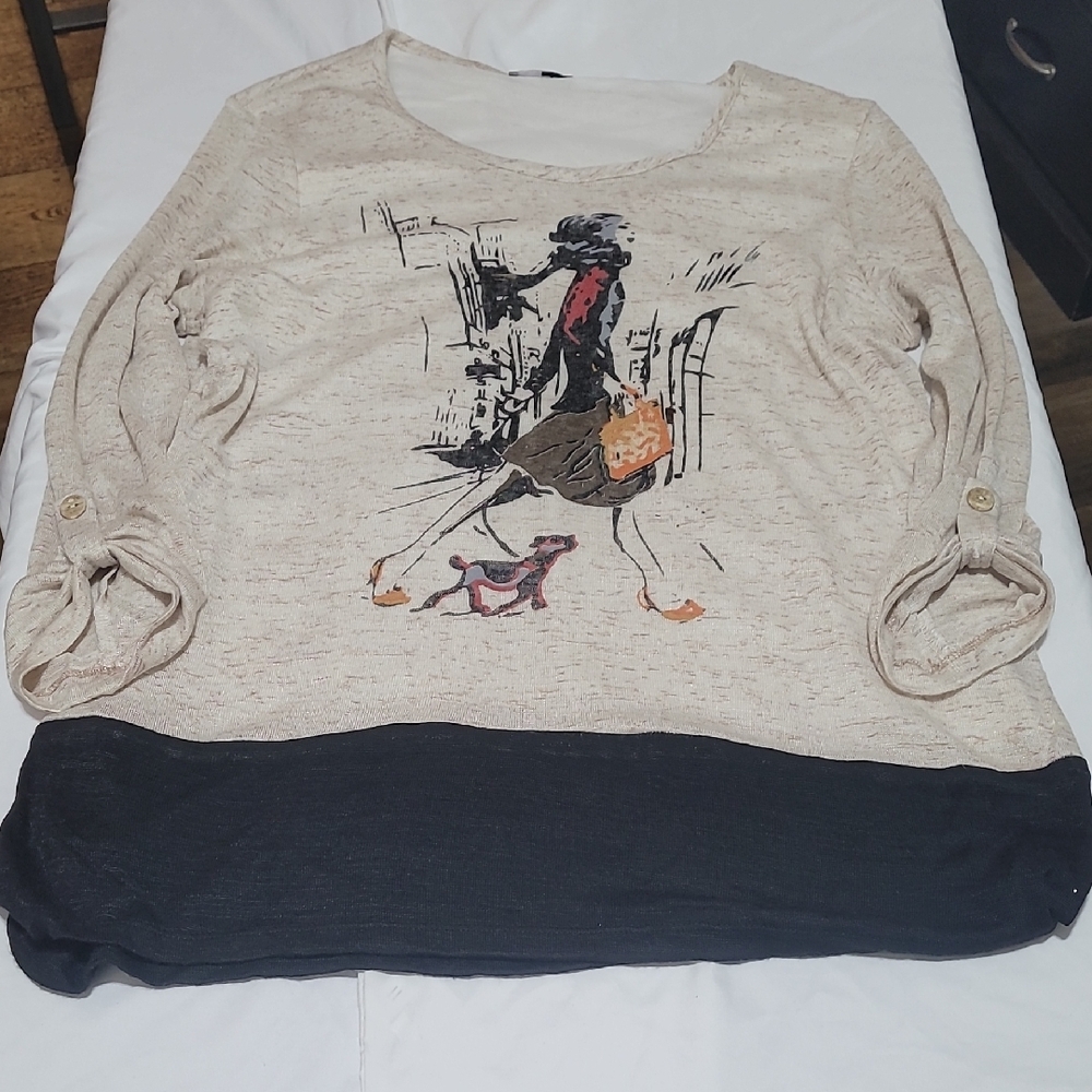 Zoe Stylish Graphic Long Sleeve Top EUC